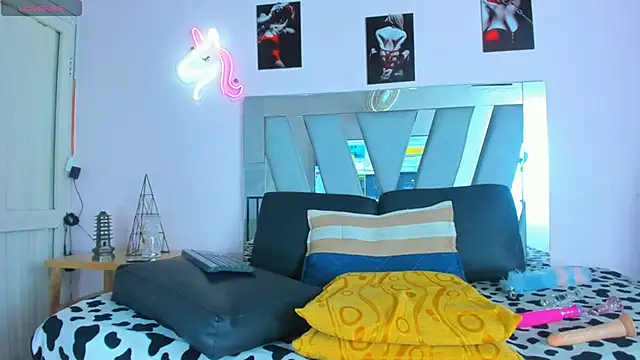 Snapshot of hailyehot chatting on December 27, 6:24 am hailyehot online show from December 27, 6:24 am