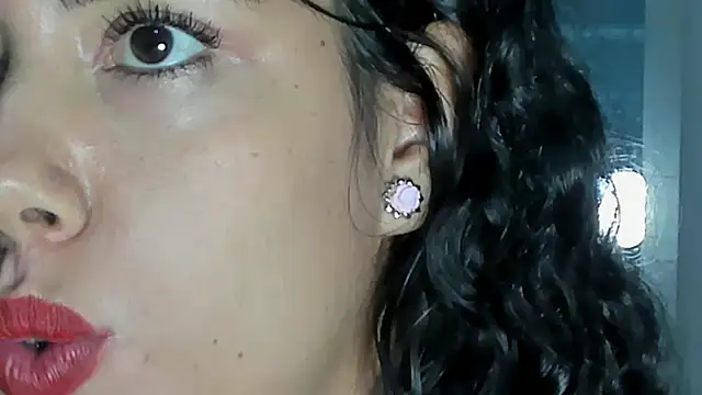 Snapshot of susana_monroy chatting on February 20, 11:43 pm susana monroy online show from February 20, 11:43 pm