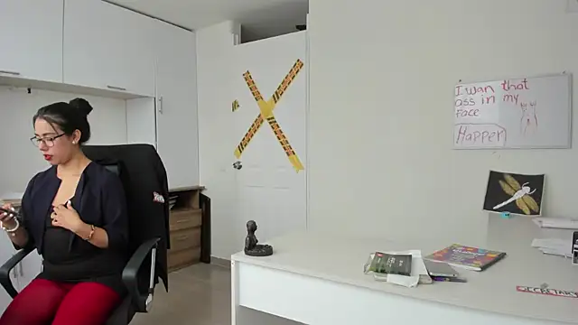 Snapshot of susana_monroy chatting on December 5, 5:20 pm susana monroy online show from December 5, 5:20 pm