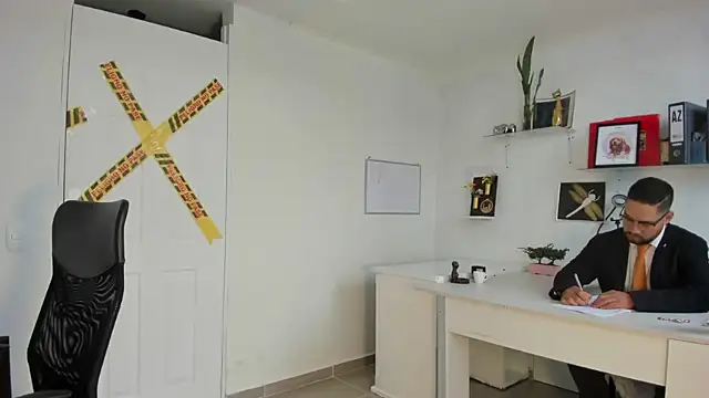 Snapshot of susana_monroy chatting on December 16, 12:10 pm susana monroy online show from December 16, 12:10 pm