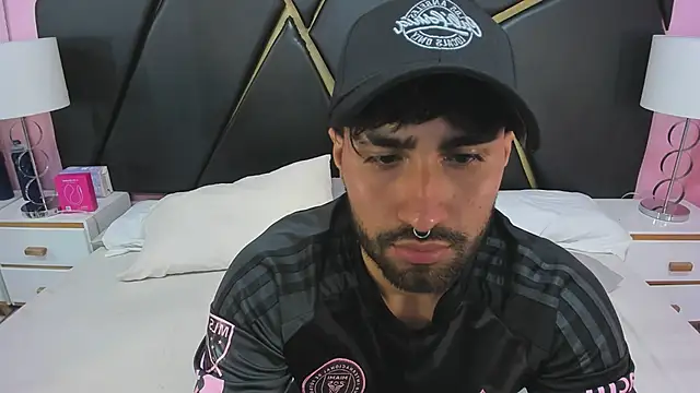 MilanZaire online show from November 26, 12:33 am