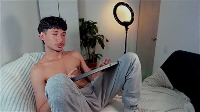 dimitri targaryen online show from December 31, 4:49 am