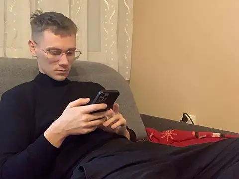 Snapshot of Honeeymaster chatting on December 22, 11:29 am Honeeymaster online show from December 22, 11:29 am