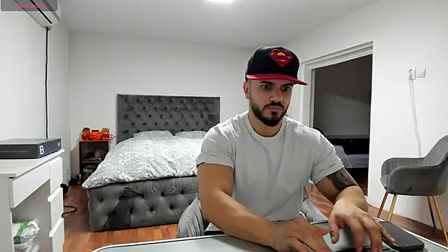 supermanboy94 online show from November 27, 6:37 am