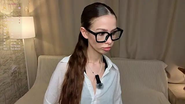 Snapshot of AnabelHun chatting on June 3, 5:43 am AnabelHun online show from June 3, 5:43 am