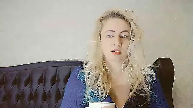 Snapshot of Olesya chatting on January 9, 4:15 am Olesya online show from January 9, 4:15 am