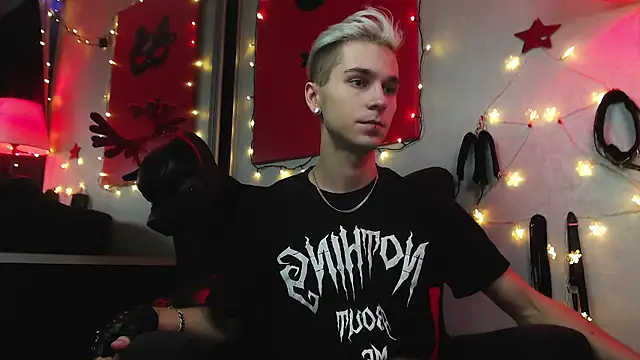 Snapshot of Joseph__Quinn chatting on December 23, 2:17 pm Joseph Quinn online show from December 23, 2:17 pm