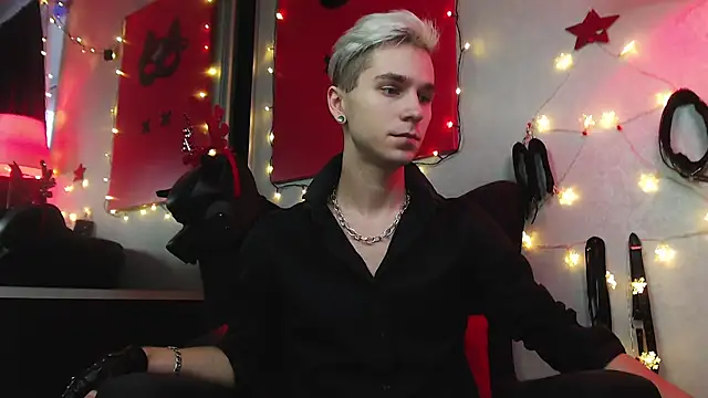 Snapshot of Joseph__Quinn chatting on December 26, 11:10 am Joseph Quinn online show from December 26, 11:10 am