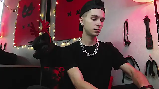 Snapshot of Joseph__Quinn chatting on January 4, 9:00 am Joseph Quinn online show from January 4, 9:00 am