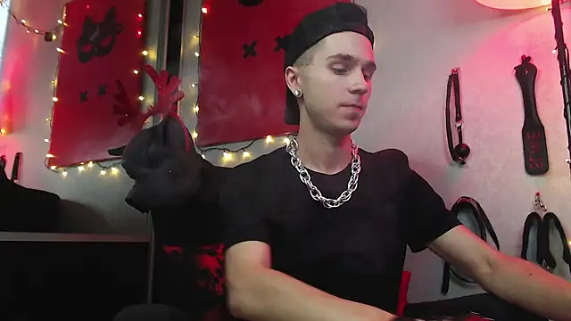 Snapshot of Joseph__Quinn chatting on January 4, 12:05 pm Joseph Quinn online show from January 4, 12:05 pm