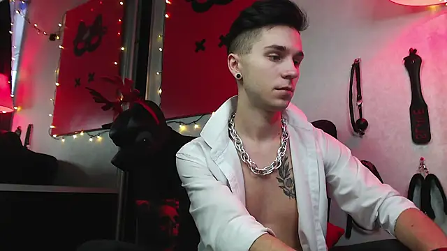 Snapshot of Joseph__Quinn chatting on January 6, 12:46 pm Joseph Quinn online show from January 6, 12:46 pm