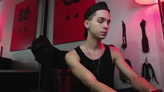 Snapshot of Joseph__Quinn chatting on January 17, 11:49 am Joseph Quinn online show from January 17, 11:49 am