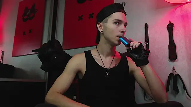 Snapshot of Joseph__Quinn chatting on February 1, 2:24 pm Joseph Quinn online show from February 1, 2:24 pm