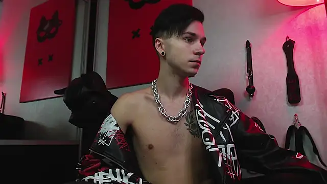 Snapshot of Joseph__Quinn chatting on February 3, 7:51 am Joseph Quinn online show from February 3, 7:51 am