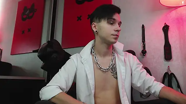 Snapshot of Joseph__Quinn chatting on February 5, 8:43 am Joseph Quinn online show from February 5, 8:43 am