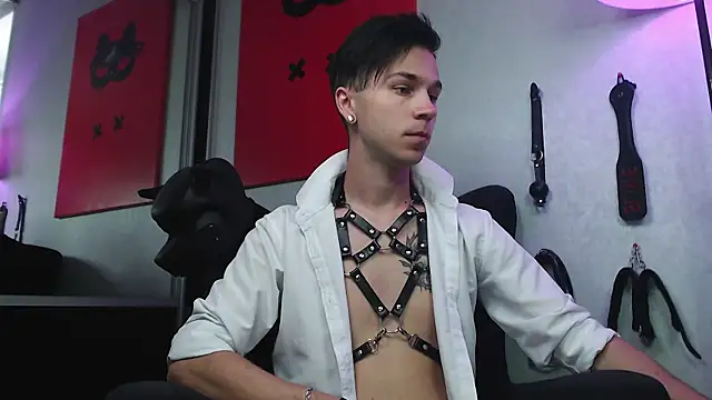 Snapshot of Joseph__Quinn chatting on February 18, 8:16 am Joseph Quinn online show from February 18, 8:16 am