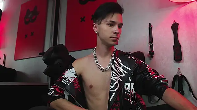 Snapshot of Joseph__Quinn chatting on February 19, 8:01 am Joseph Quinn online show from February 19, 8:01 am