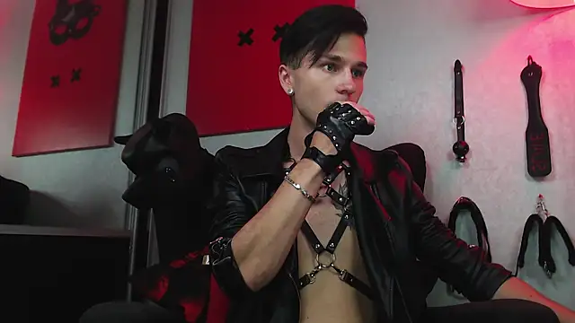 Snapshot of Joseph__Quinn chatting on February 20, 12:15 pm Joseph Quinn online show from February 20, 12:15 pm