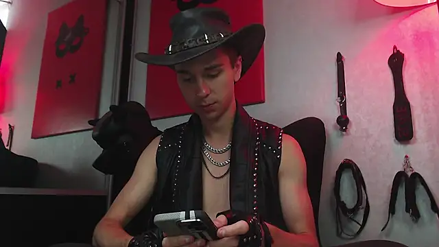 Snapshot of Joseph__Quinn chatting on February 23, 8:17 am Joseph Quinn online show from February 23, 8:17 am