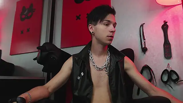 Snapshot of Joseph__Quinn chatting on February 26, 8:48 am Joseph Quinn online show from February 26, 8:48 am