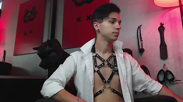 Snapshot of Joseph__Quinn chatting on March 1, 7:51 am Joseph Quinn online show from March 1, 7:51 am