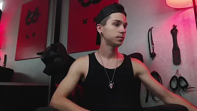 Snapshot of Joseph__Quinn chatting on March 3, 8:05 am Joseph Quinn online show from March 3, 8:05 am