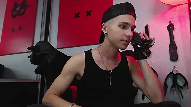 Snapshot of Joseph__Quinn chatting on March 8, 9:50 am Joseph Quinn online show from March 8, 9:50 am