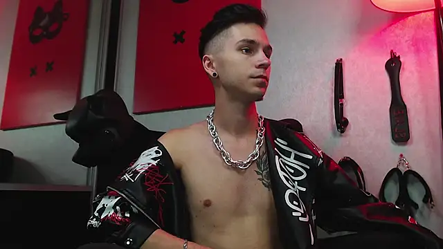 Snapshot of Joseph__Quinn chatting on March 10, 11:10 am Joseph Quinn online show from March 10, 11:10 am