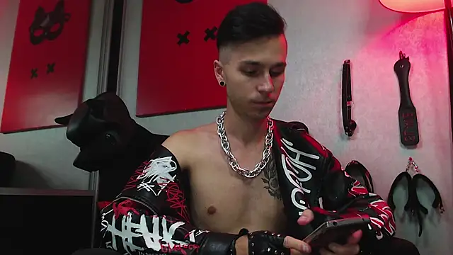 Snapshot of Joseph__Quinn chatting on March 10, 2:16 pm Joseph Quinn online show from March 10, 2:16 pm