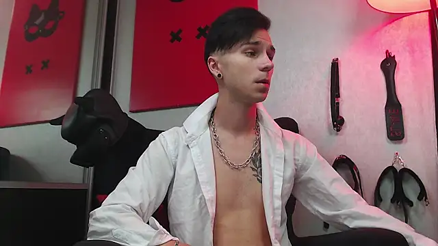 Snapshot of Joseph__Quinn chatting on March 11, 8:20 am Joseph Quinn online show from March 11, 8:20 am