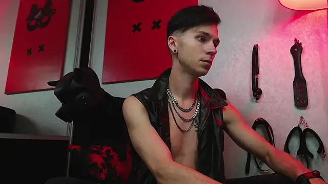 Snapshot of Joseph__Quinn chatting on March 13, 7:31 am Joseph Quinn online show from March 13, 7:31 am