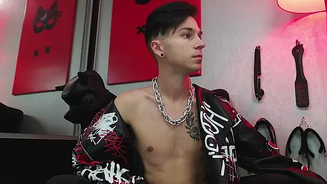 Snapshot of Joseph__Quinn chatting on March 15, 8:04 am Joseph Quinn online show from March 15, 8:04 am