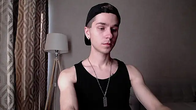 Snapshot of Joseph__Quinn chatting on October 2, 9:38 am Joseph Quinn online show from October 2, 9:38 am