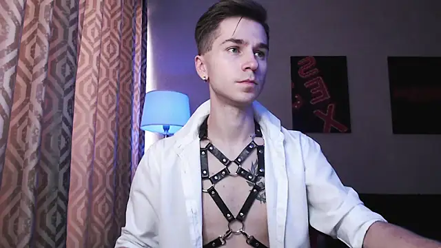 Snapshot of Joseph__Quinn chatting on October 22, 4:02 am Joseph Quinn online show from October 22, 4:02 am