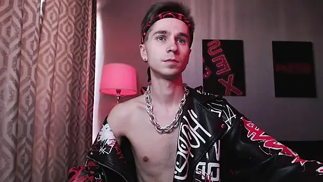 Snapshot of Joseph__Quinn chatting on October 24, 3:58 am Joseph Quinn online show from October 24, 3:58 am