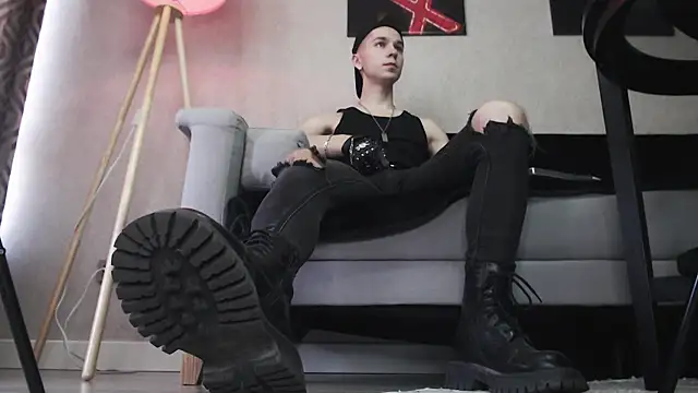 Snapshot of Joseph__Quinn chatting on December 2, 7:25 am Joseph Quinn online show from December 2, 7:25 am