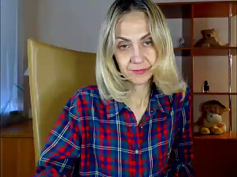 Snapshot of Tanya6547 chatting on November 6, 9:21 am Tanya6547 online show from November 6, 9:21 am