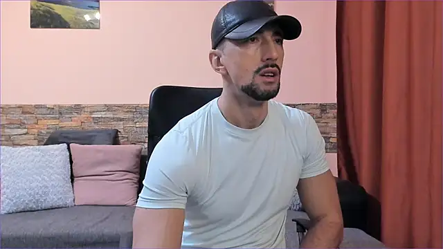 Snapshot of HotHunkTrainer chatting on January 7, 9:18 am HotHunkTrainer online show from January 7, 9:18 am