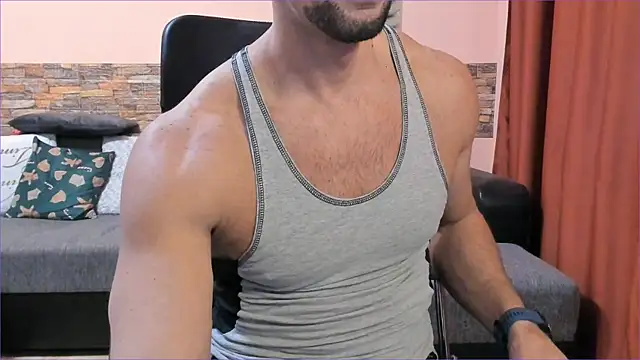 Snapshot of HotHunkTrainer chatting on January 29, 3:37 pm HotHunkTrainer online show from January 29, 3:37 pm