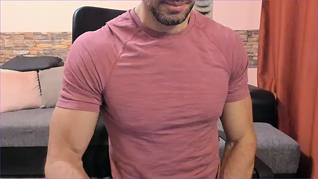 Snapshot of HotHunkTrainer chatting on September 18, 7:10 am HotHunkTrainer online show from September 18, 7:10 am