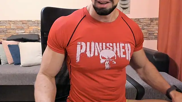 HotHunkTrainer online show from December 21, 8:32 am