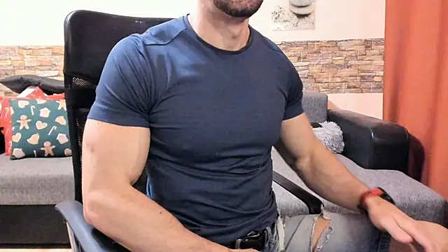 HotHunkTrainer online show from March 11, 8:42 am