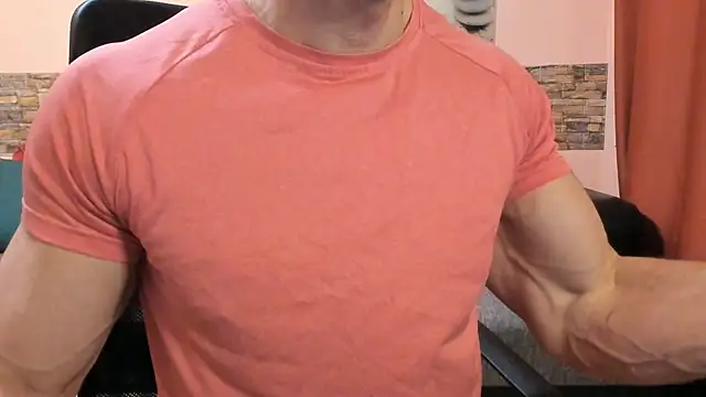 HotHunkTrainer online show from April 18, 8:40 am