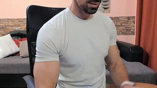 HotHunkTrainer online show from May 28, 8:55 am