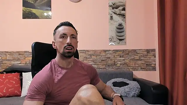HotHunkTrainer online show from May 31, 8:32 am