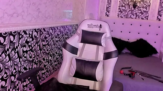 Snapshot of Foxy_Slave chatting on January 19, 1:01 pm Foxy Slave online show from January 19, 1:01 pm