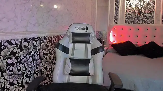 Snapshot of Foxy_Slave chatting on March 8, 7:20 pm Foxy Slave online show from March 8, 7:20 pm