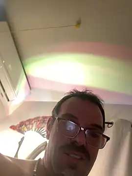 badboybrad11 online show from April 6, 11:38 pm