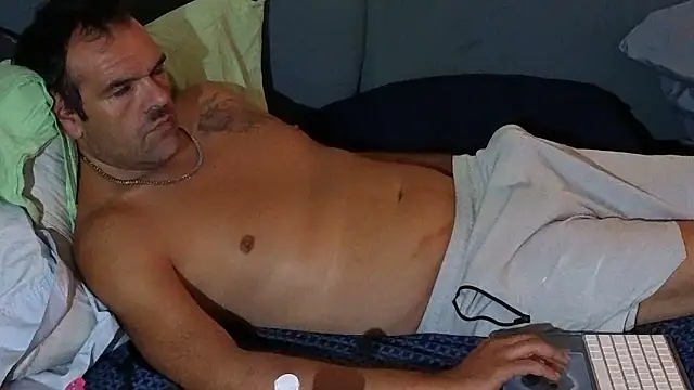 badboybrad11 online show from April 13, 9:31 pm