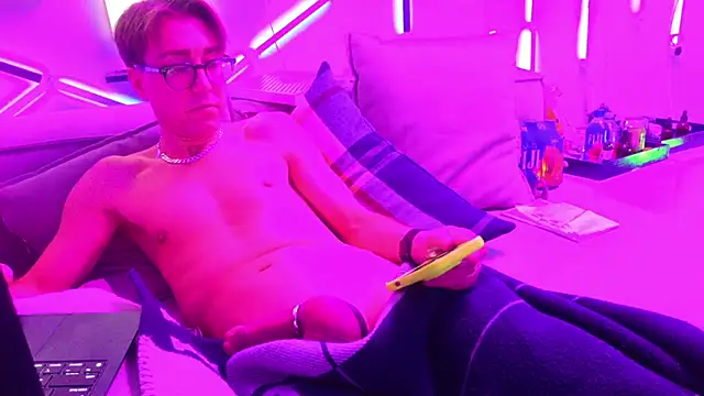 Snapshot of YouLikeBigDick9 chatting on January 23, 5:35 am YouLikeBigDick9 online show from January 23, 5:35 am